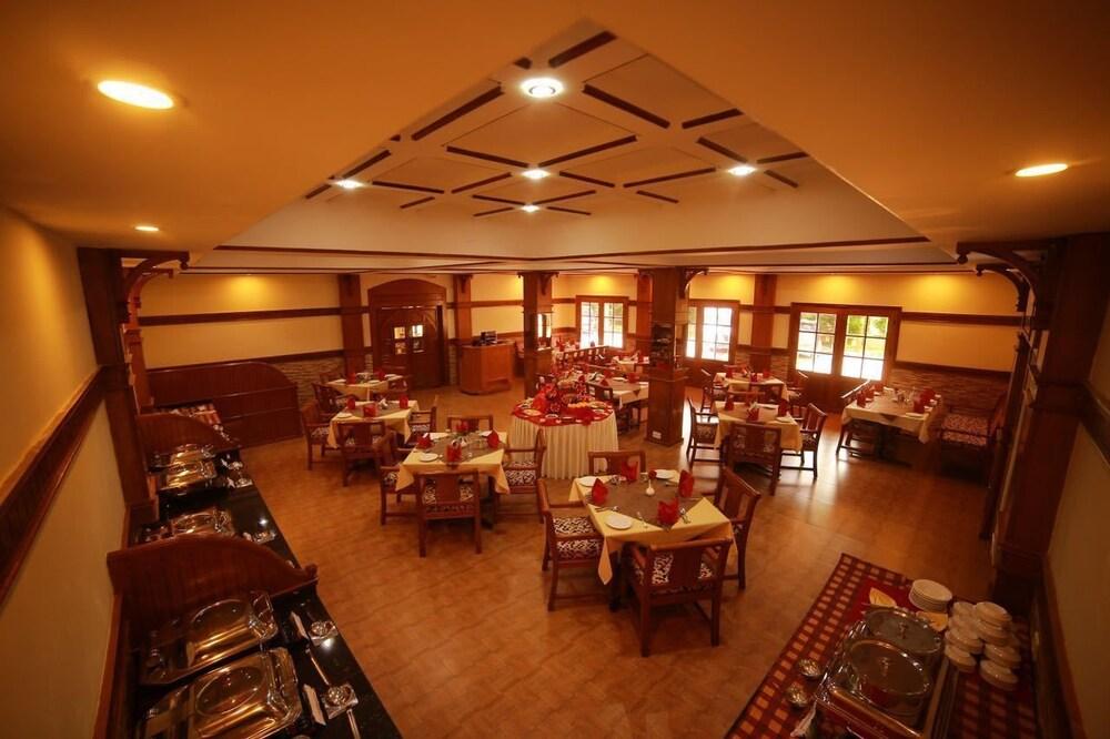 Quality Airport Hotels Nedumbassery Esterno foto