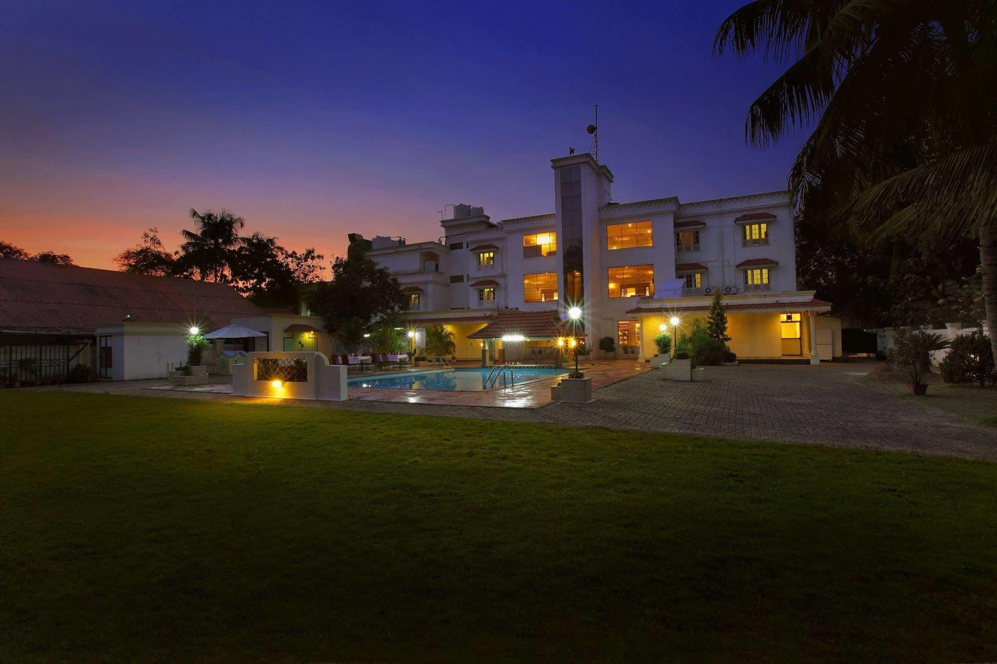 Quality Airport Hotels Nedumbassery Esterno foto