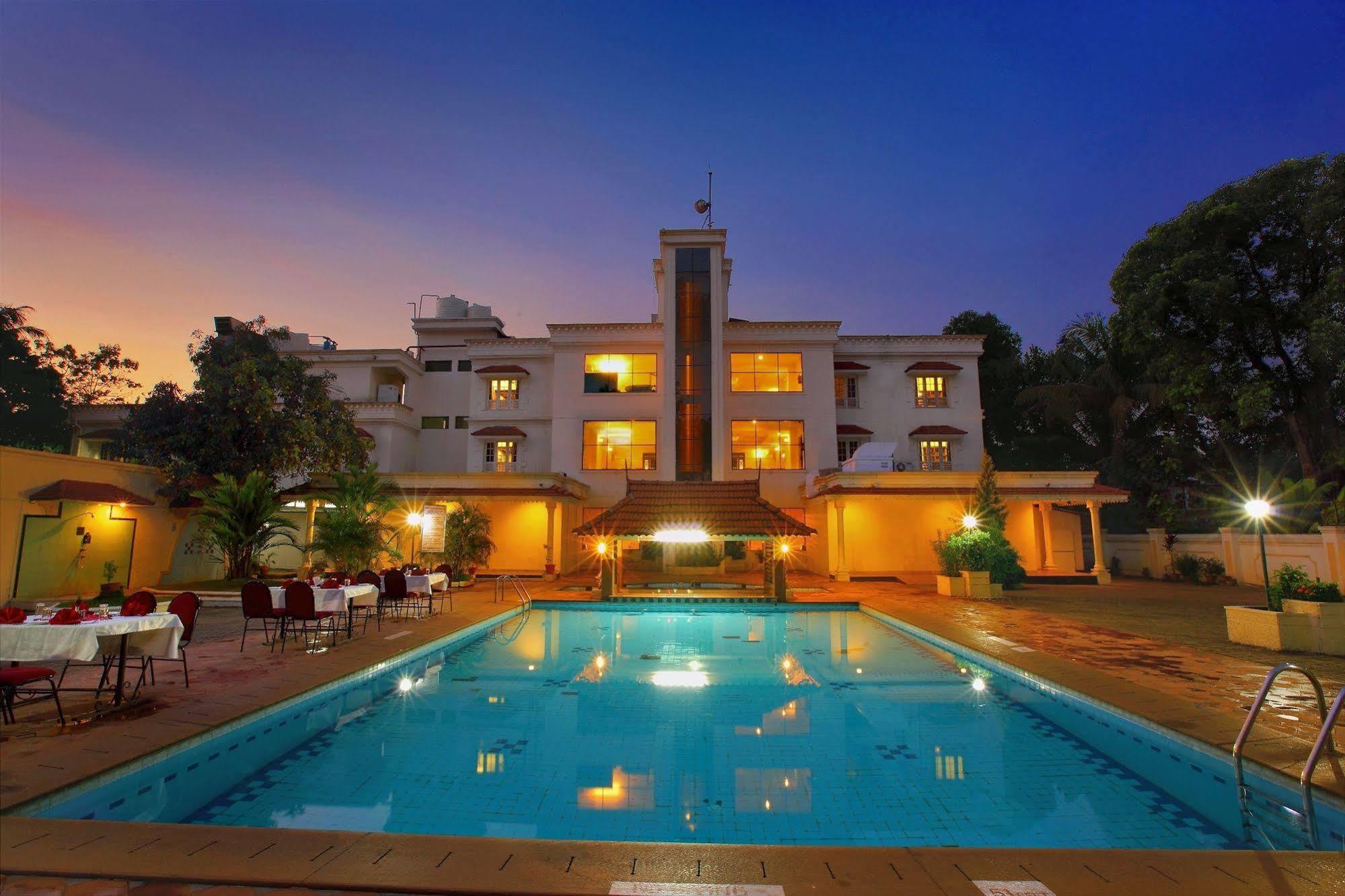 Quality Airport Hotels Nedumbassery Esterno foto