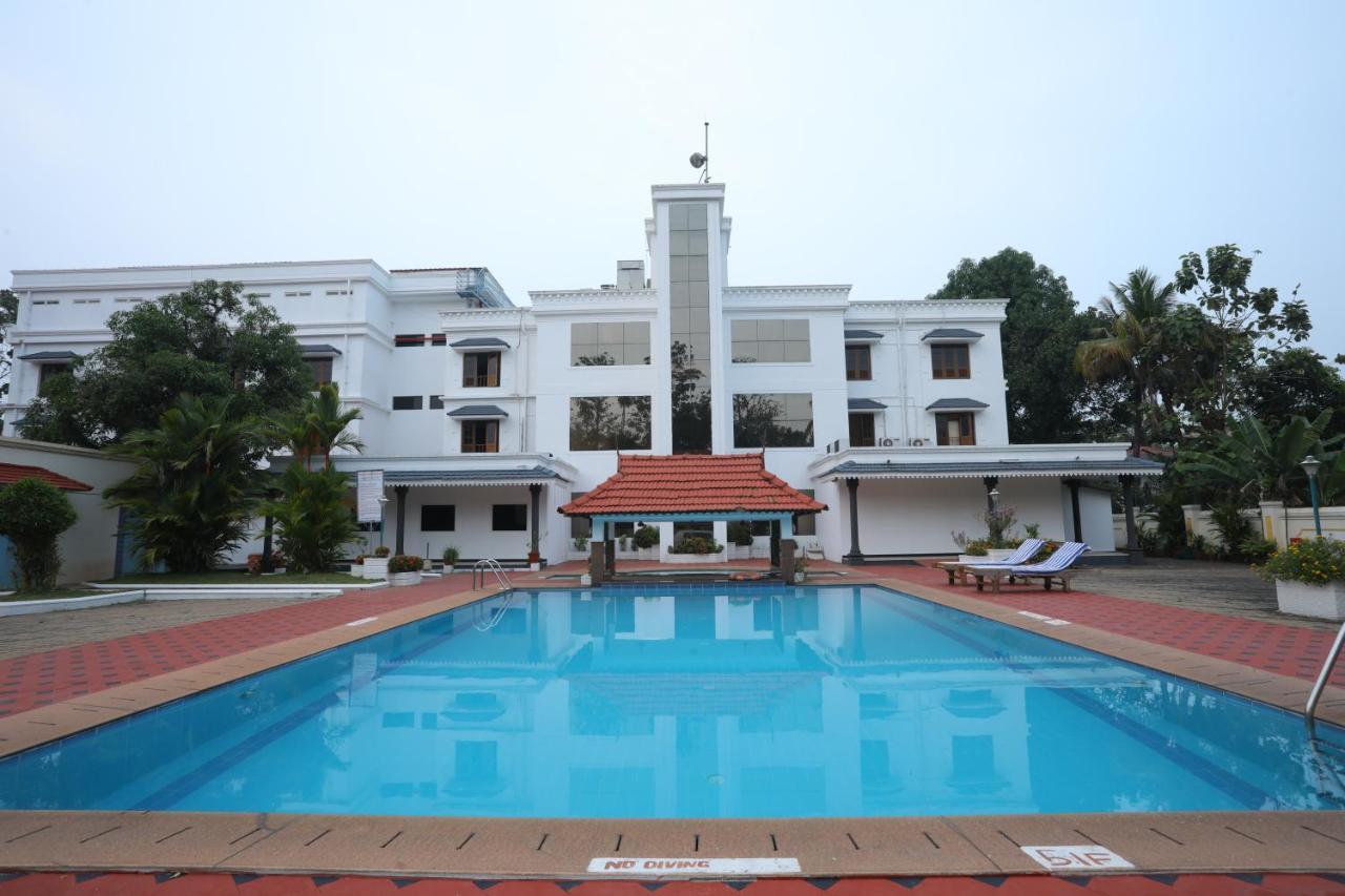 Quality Airport Hotels Nedumbassery Esterno foto
