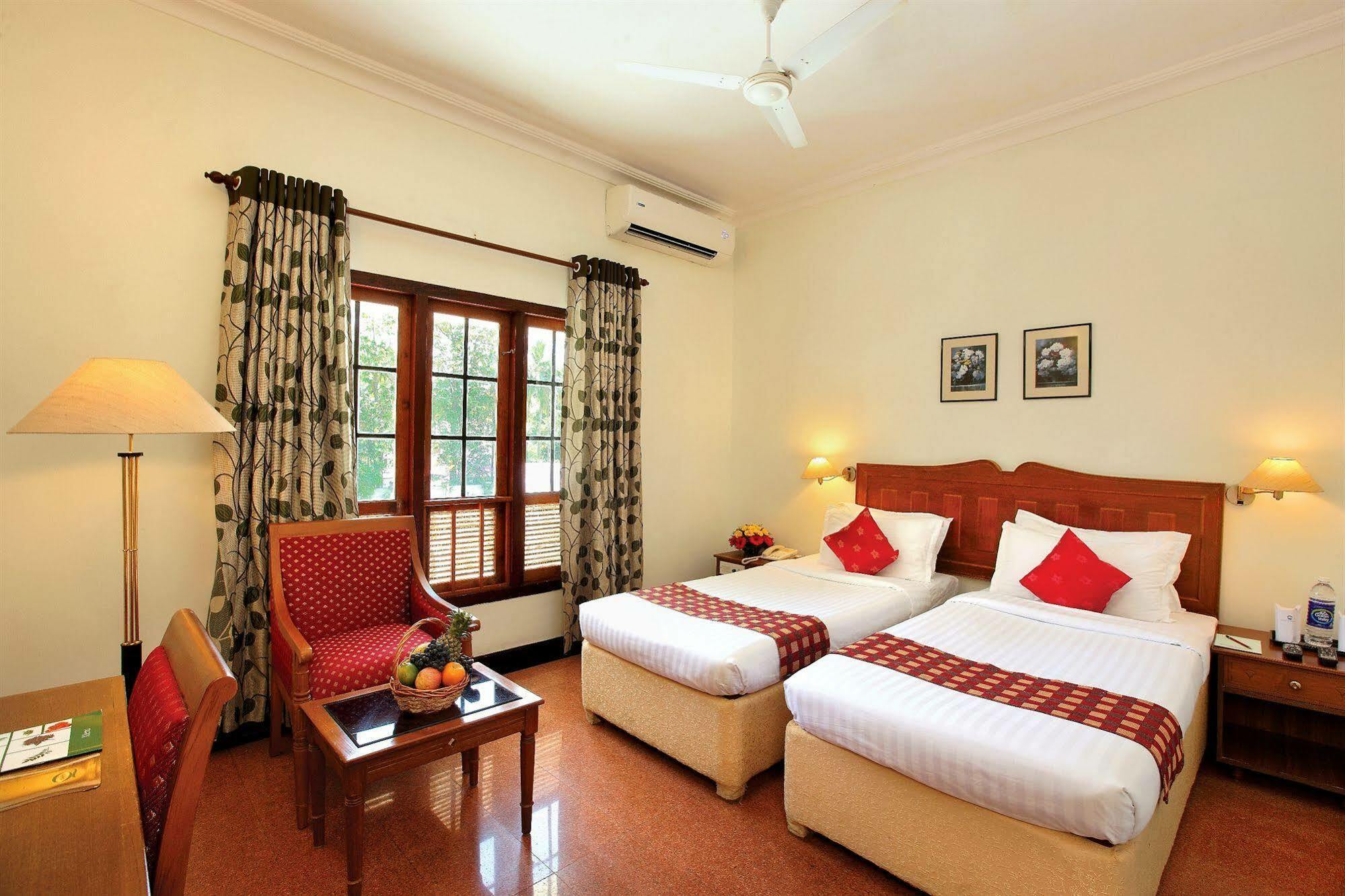 Quality Airport Hotels Nedumbassery Esterno foto