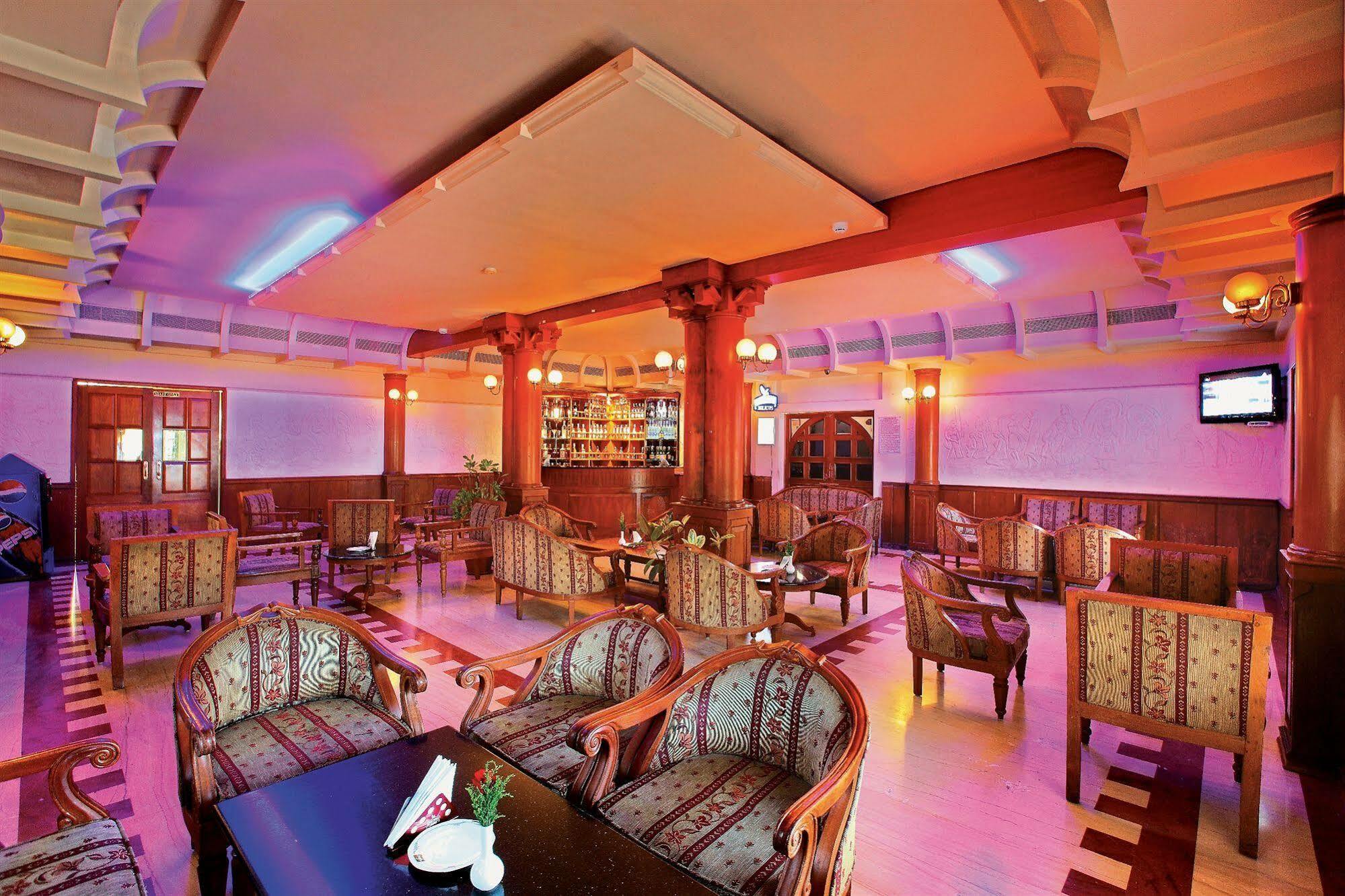 Quality Airport Hotels Nedumbassery Esterno foto