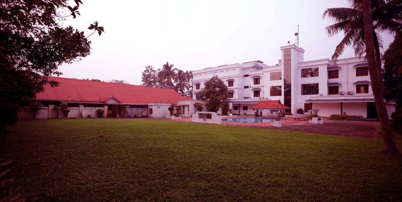 Quality Airport Hotels Nedumbassery Esterno foto